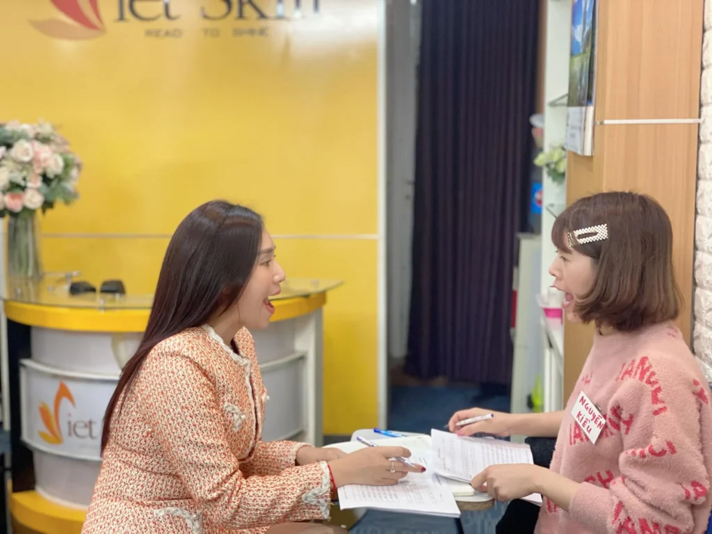 Khóa Học Tại Vietskill Chữa Ngọng & Sửa Giọng Địa Phương Cho Người Lớn: Làm Chủ Giọng Nói Quyền Năng