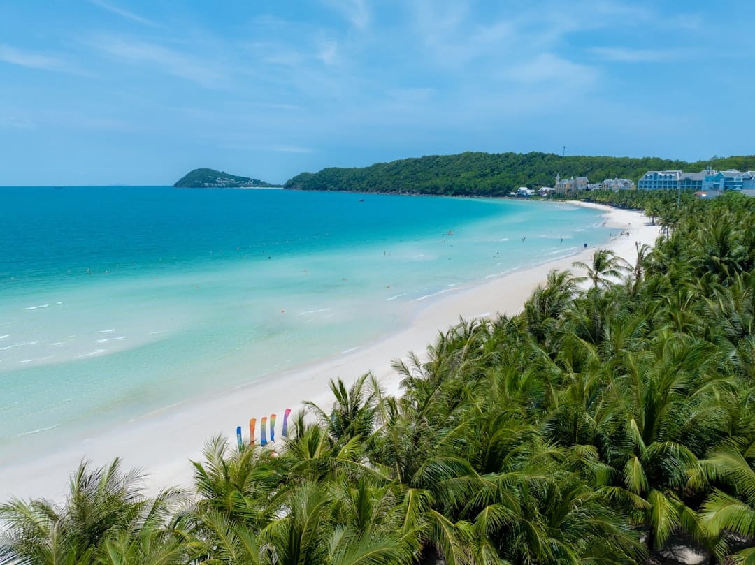 Cẩm nang du lịch nha trang đảo yến và kinh nghiệm khám phá vịnh biển từ A đến Z