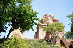 Kinh nghiệm tham quan Tháp Bà Ponagar Nha Trang: Di sản văn hóa Chăm Pa cổ - Nha Trang