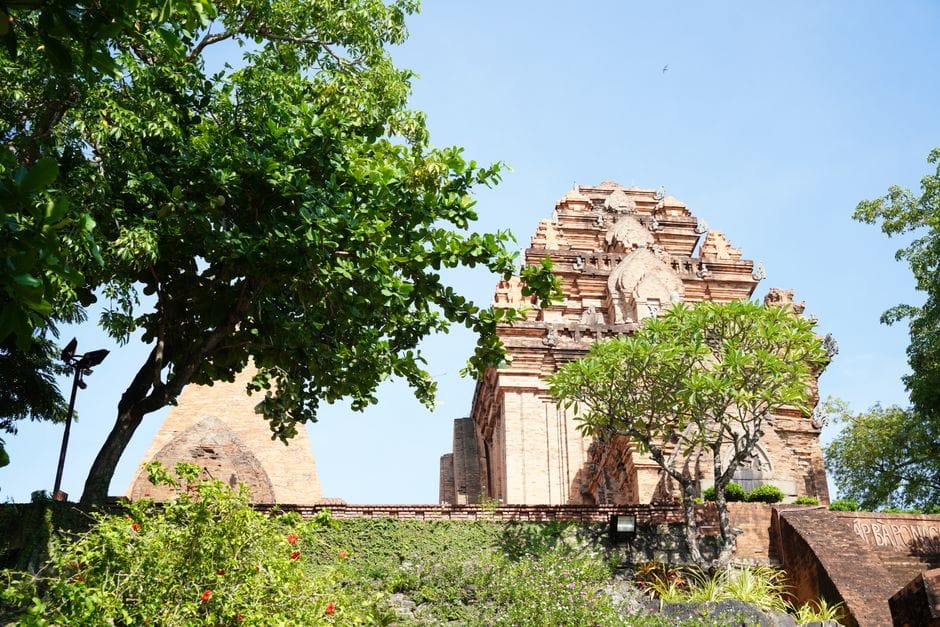 Kinh nghiệm tham quan Tháp Bà Ponagar Nha Trang: Di sản văn hóa Chăm Pa cổ - Nha Trang