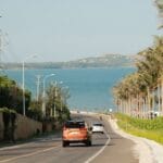 Khoảng cách từ sân bay Cam Ranh đến trung tâm thành phố Nha Trang là bao xa và cách di chuyển nhanh nhất?