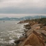 Nên đặt phòng ở đường Trần Phú hay đường Phạm Văn Đồng khi đến Nha Trang?