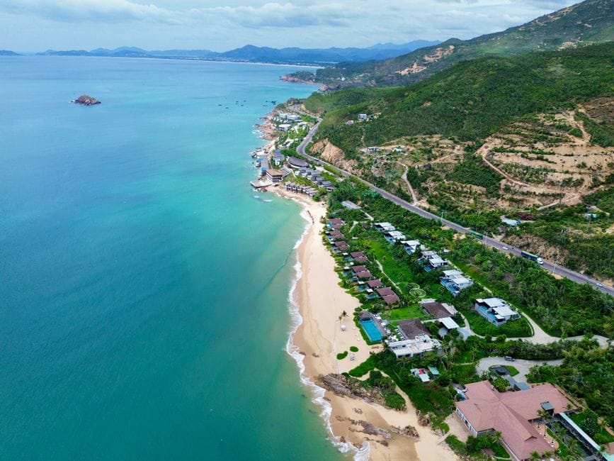 Review căn hộ 5 sao Bãi Dài Nha Trang và khách sạn trung tâm: Nên chọn phân khúc nào? - du lich nha trang