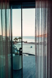 Top 3 Kinh nghiệm an sang o nha trang: Lưu trú, Ẩm thực và Bí kíp khám phá biển Dốc Lết - Nha Trang