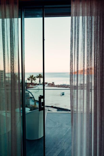 Top 3 Kinh nghiệm an sang o nha trang: Lưu trú, Ẩm thực và Bí kíp khám phá biển Dốc Lết - Nha Trang