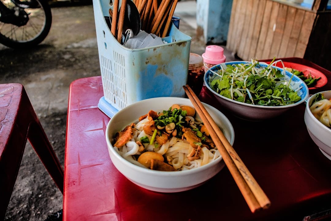 Top 3 Kinh nghiệm an sang o nha trang: Lưu trú, Ẩm thực và Bí kíp khám phá biển Dốc Lết