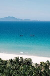 Đặt phòng khách sạn sang trọng Bãi Dài Nha Trang: Chọn resort phức hợp hay biệt thự biệt lập? - Khách sạn Nha Trang