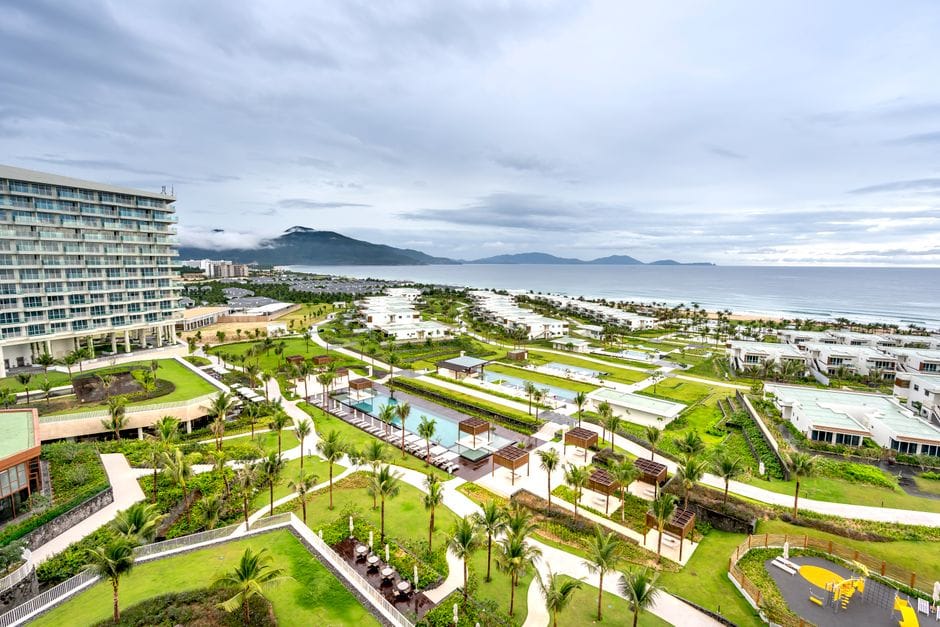 Review resort Vinpearl vịnh Nha Trang gần trung tâm: Chọn nghỉ dưỡng hay Condotel? - Khám Phá Vinpearl