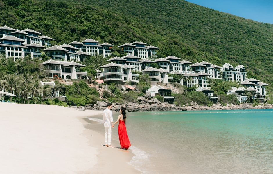 So sánh đặt phòng khách sạn đẹp Bãi Dài Nha Trang: Chọn phong cách nào cho kỳ nghỉ hoàn hảo? - Khách sạn Nha Trang