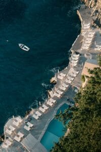 Top khách sạn đẹp ở vịnh Nha Trang: Review chi tiết cho kỳ nghỉ đẳng cấp - Khách sạn Nha Trang